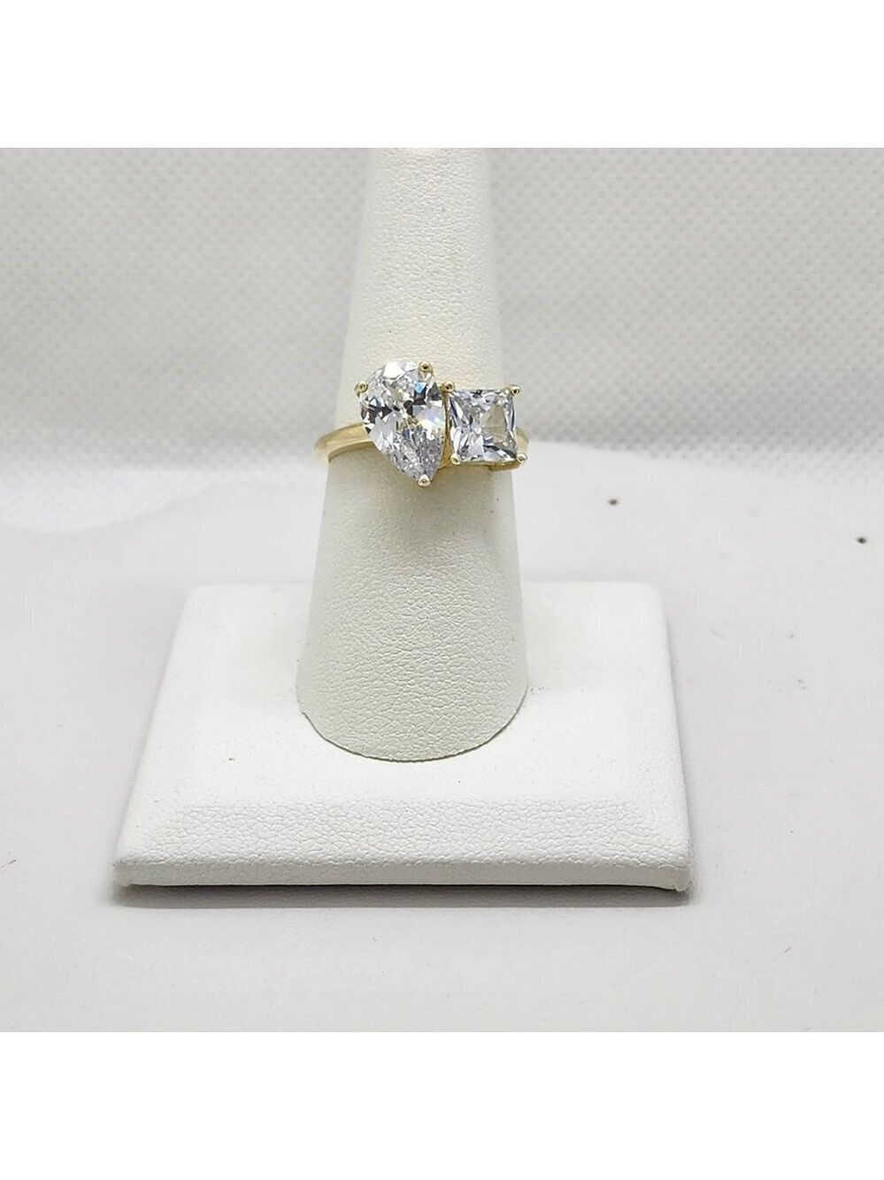 Brand New Sterling Silver 925 White Gemstone Ring